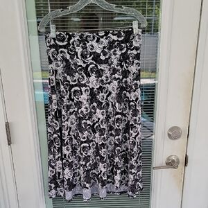 LuLaRoe Black and White Rose Print Flowy Simply Comfortable Midi Skirt Sz M
